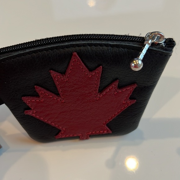 Genuine Leather Coin purse black with Red Maple Leaf Applique - Picture 2 of 4